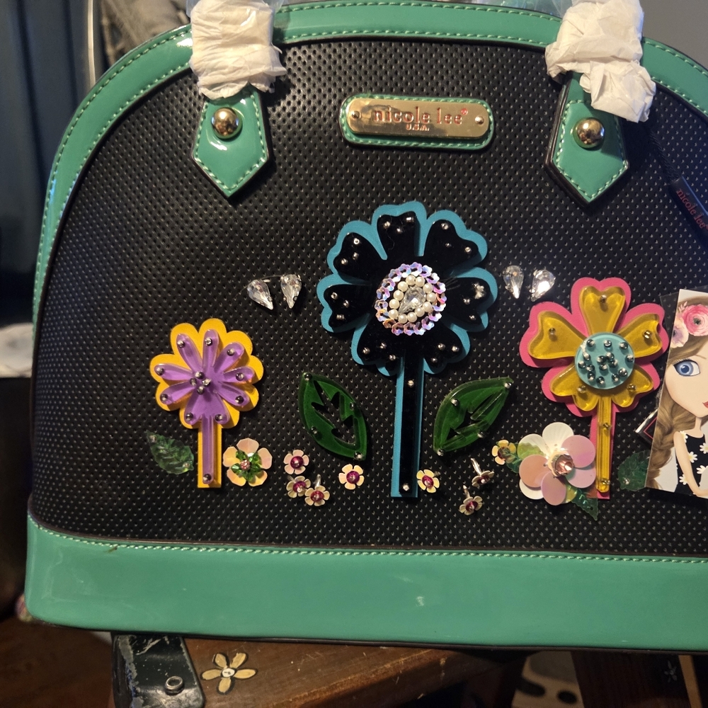 Nicole Lee floral purse - Picture 2 of 6